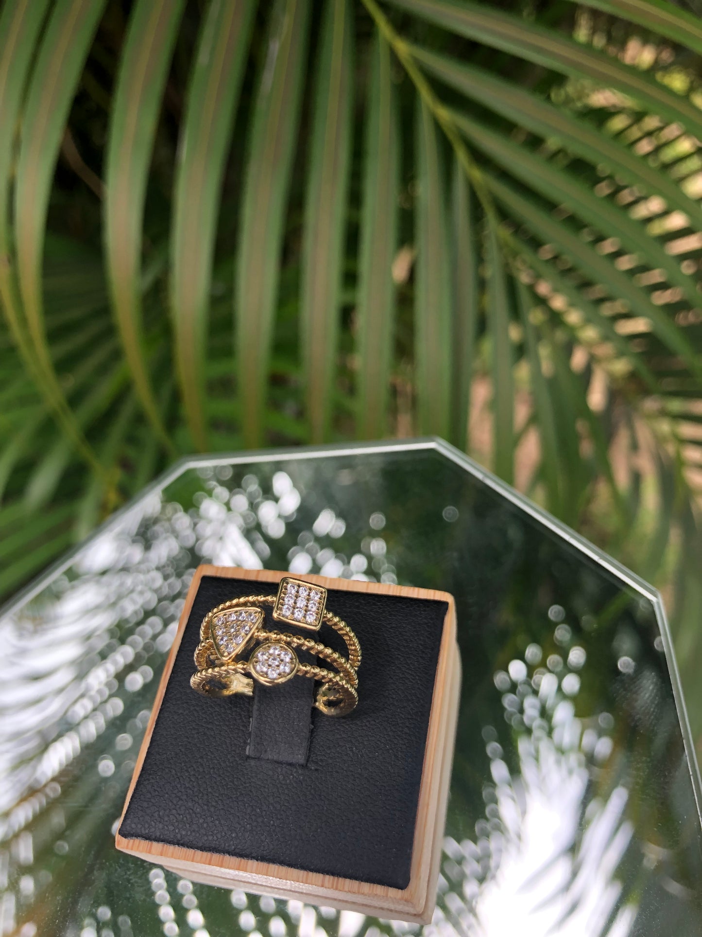 Figures Ring