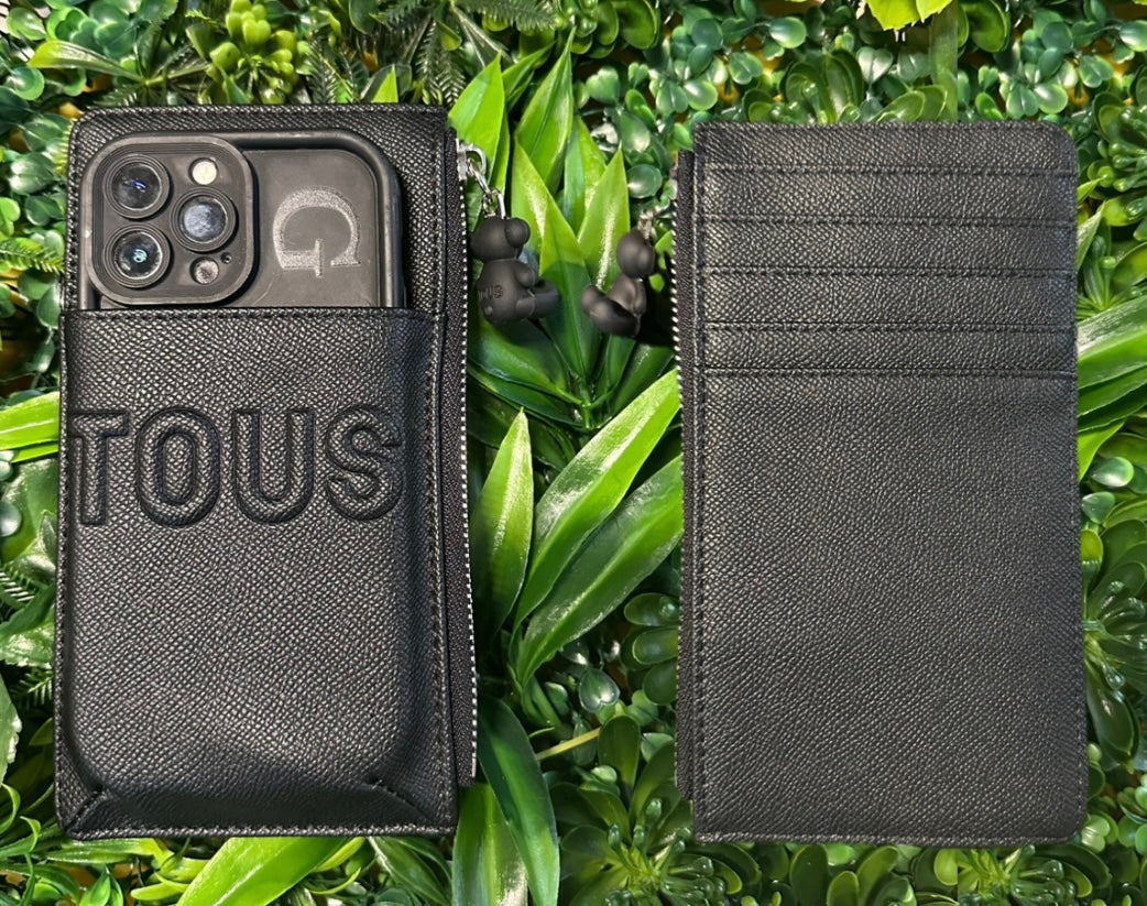 Accessible black wallet